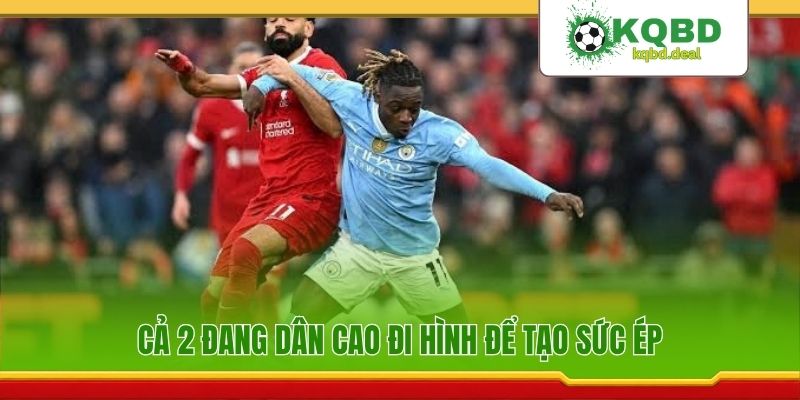Cả 2 đang dân cao đi hình để tạo sức ép